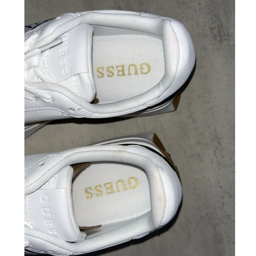 Guess Calebb Logo Print Sneaker - Picture 9 of 11